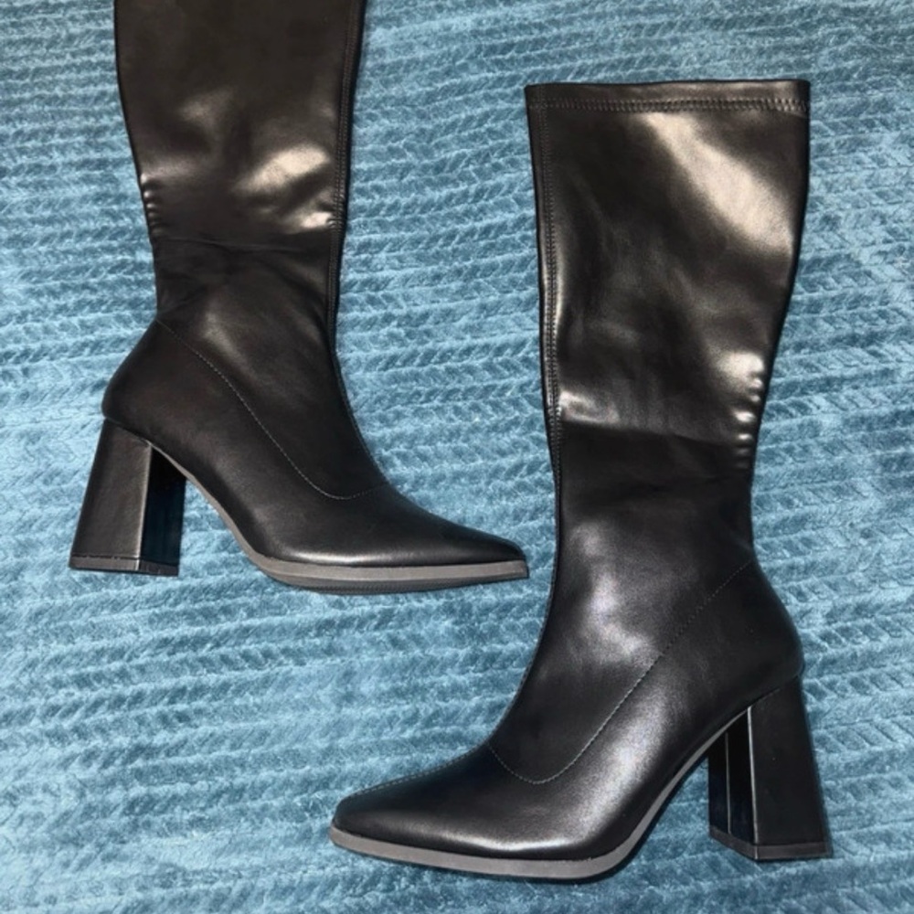 Cider Black Knee-High Block Heel Boots - Picture 8 of 8